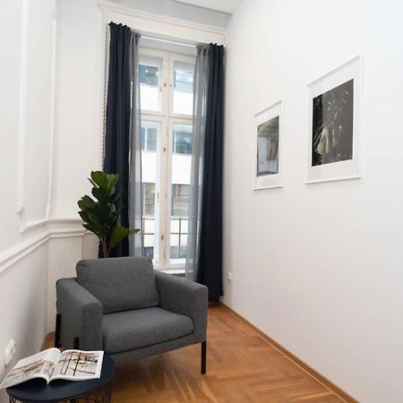 Best Located, 150 M2 5 Bedrooms Apt., Budapest Exterior photo