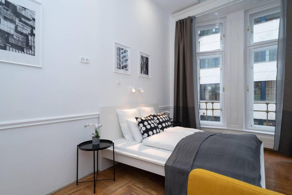 Best Located, 150 M2 5 Bedrooms Apt., Budapest Exterior photo