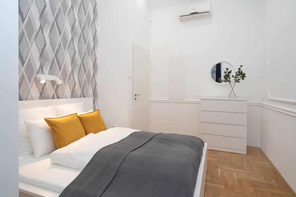 Best Located, 150 M2 5 Bedrooms Apt., Budapest Exterior photo