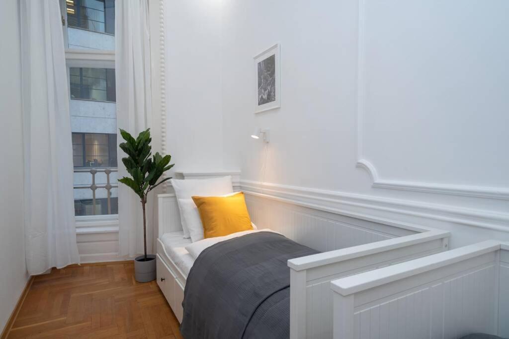 Best Located, 150 M2 5 Bedrooms Apt., Budapest Exterior photo