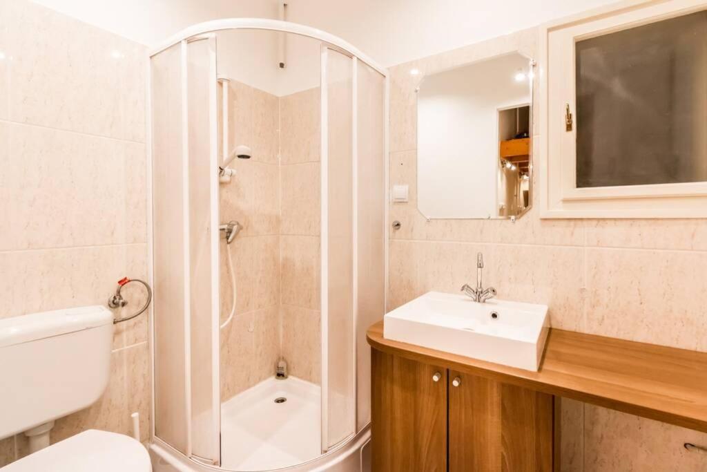 Best Located, 150 M2 5 Bedrooms Apt., Budapest Exterior photo