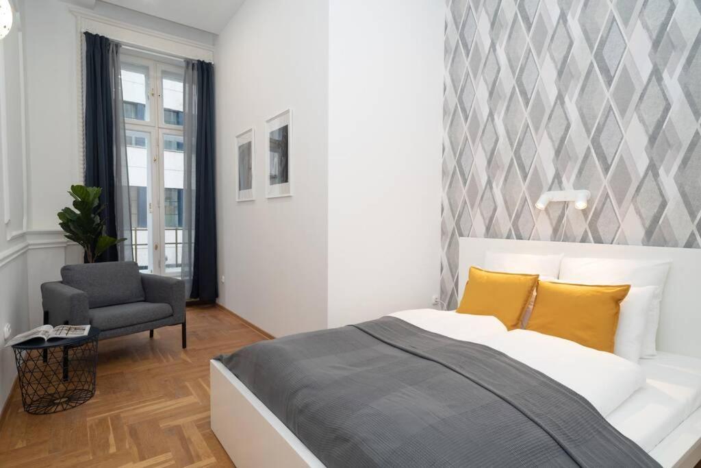 Best Located, 150 M2 5 Bedrooms Apt., Budapest Exterior photo