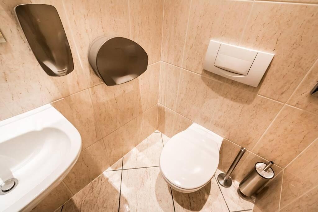 Best Located, 150 M2 5 Bedrooms Apt., Budapest Exterior photo