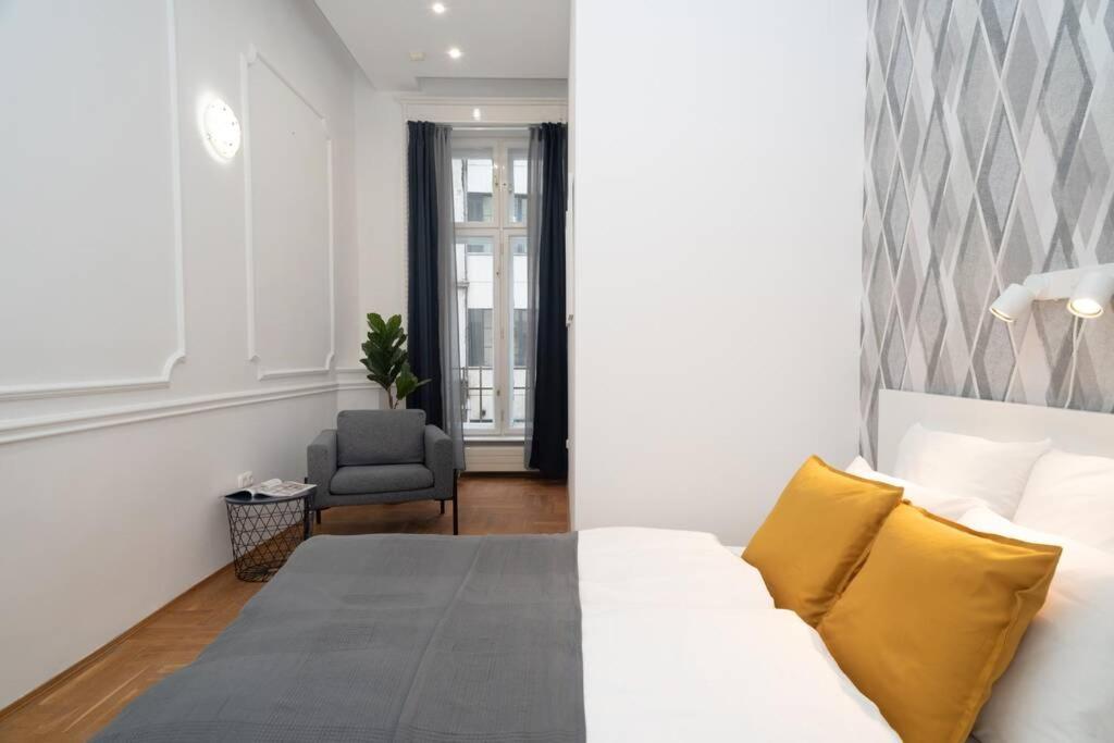 Best Located, 150 M2 5 Bedrooms Apt., Budapest Exterior photo
