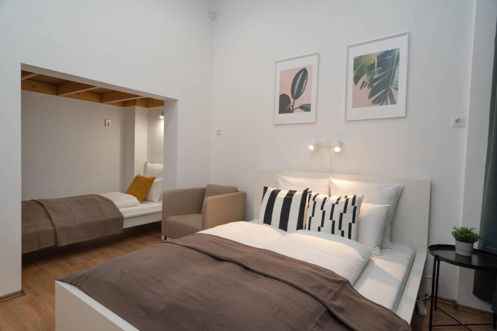 Best Located, 150 M2 5 Bedrooms Apt., Budapest Exterior photo