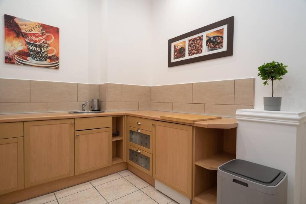Best Located, 150 M2 5 Bedrooms Apt., Budapest Exterior photo