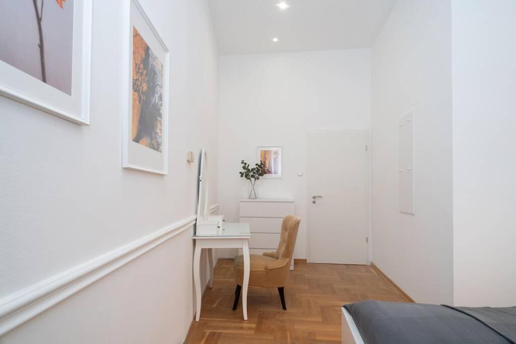 Best Located, 150 M2 5 Bedrooms Apt., Budapest Exterior photo