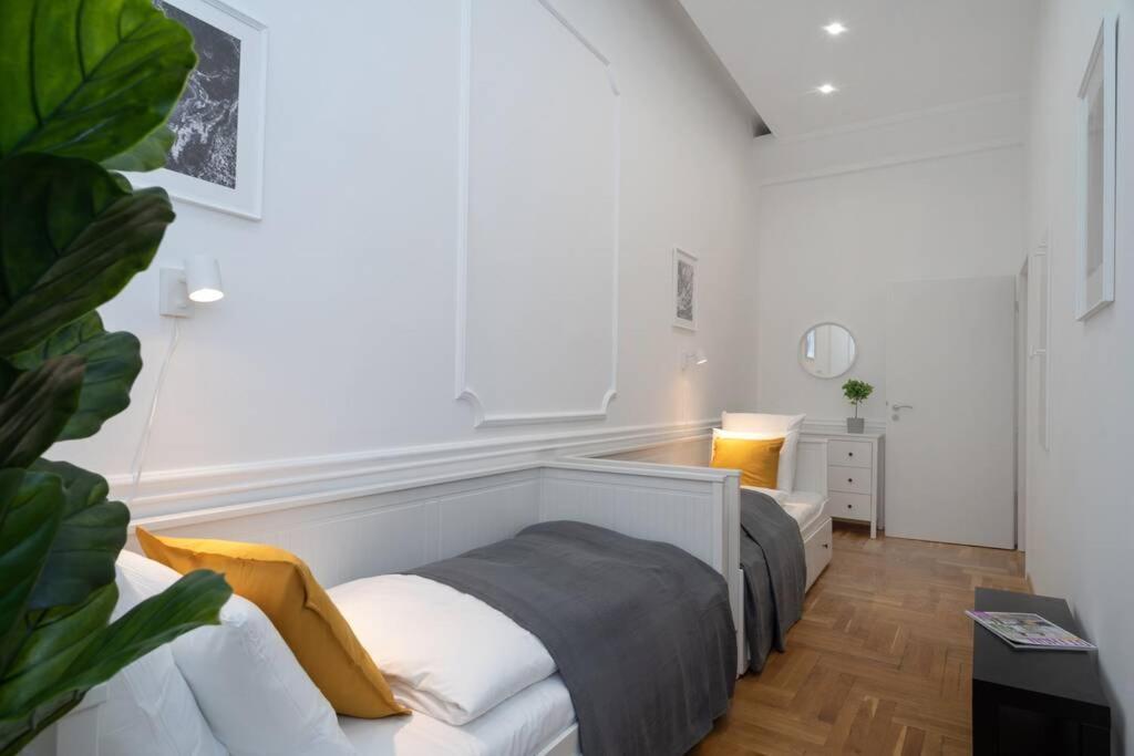 Best Located, 150 M2 5 Bedrooms Apt., Budapest Exterior photo
